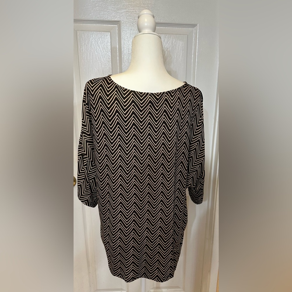 Chico’s Top Tunic black gold flower floral gold abstract design size 2 - Picture 5 of 7